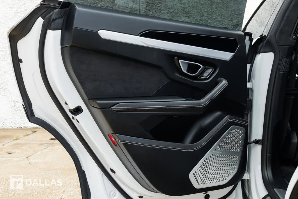2019 Lamborghini Urus - Image 29 of 31