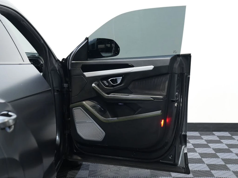 2019 Lamborghini Urus - Image 25 of 31