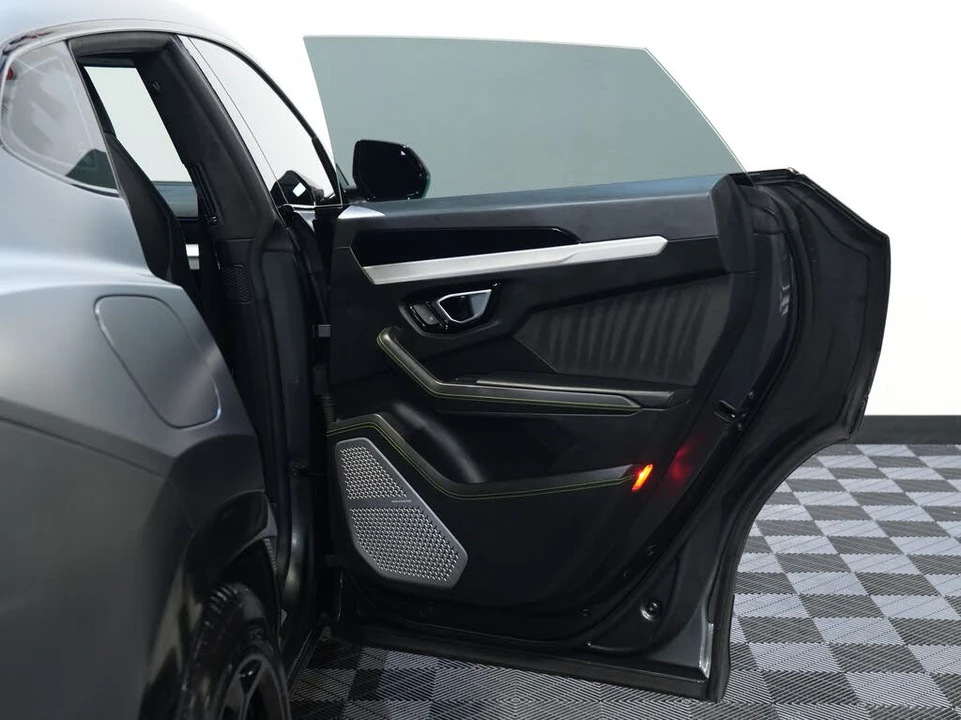 2019 Lamborghini Urus - Image 29 of 31