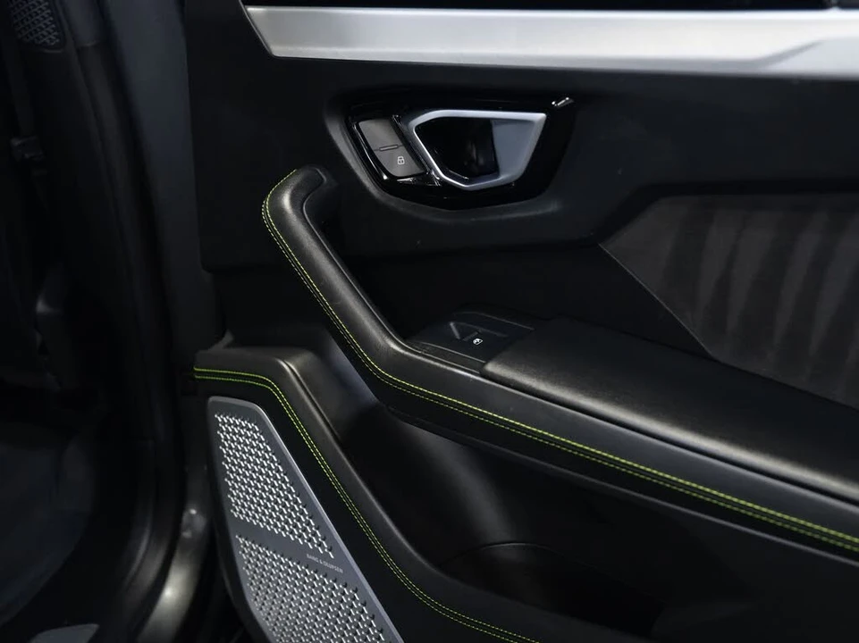 2019 Lamborghini Urus - Image 30 of 31