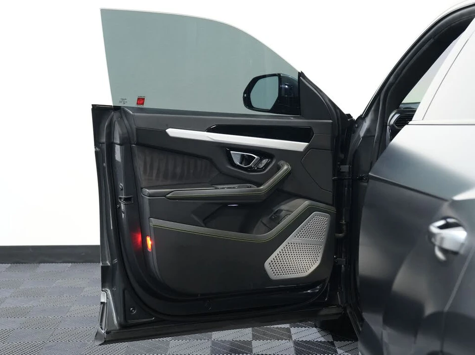 2019 Lamborghini Urus - Image 23 of 31
