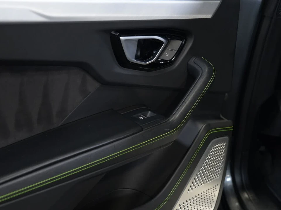 2019 Lamborghini Urus - Image 28 of 31