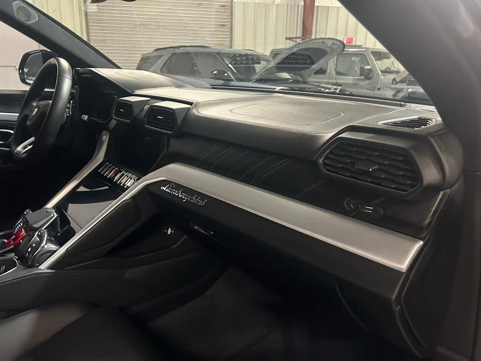 2019 Lamborghini Urus - Image 29 of 31