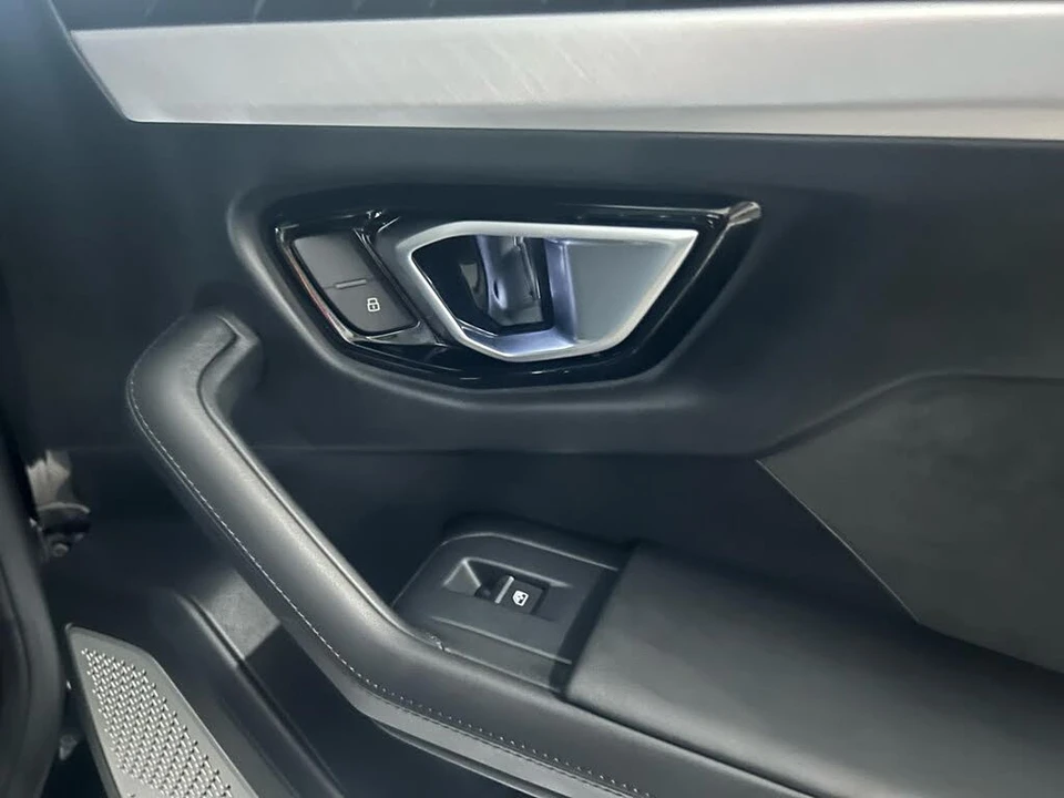 2019 Lamborghini Urus - Image 26 of 31