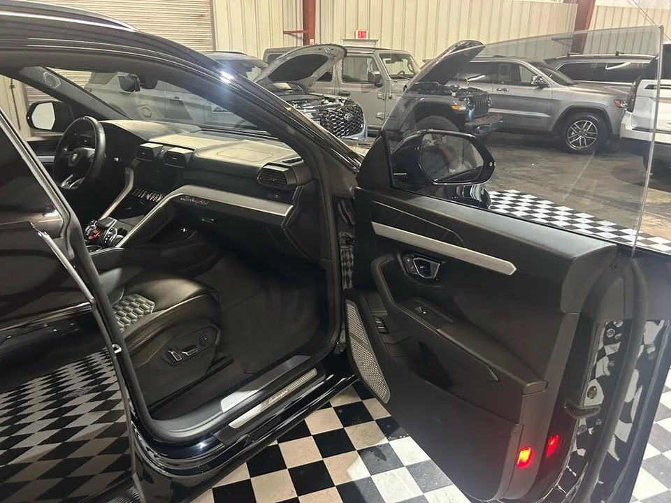 2019 Lamborghini Urus - Image 27 of 31