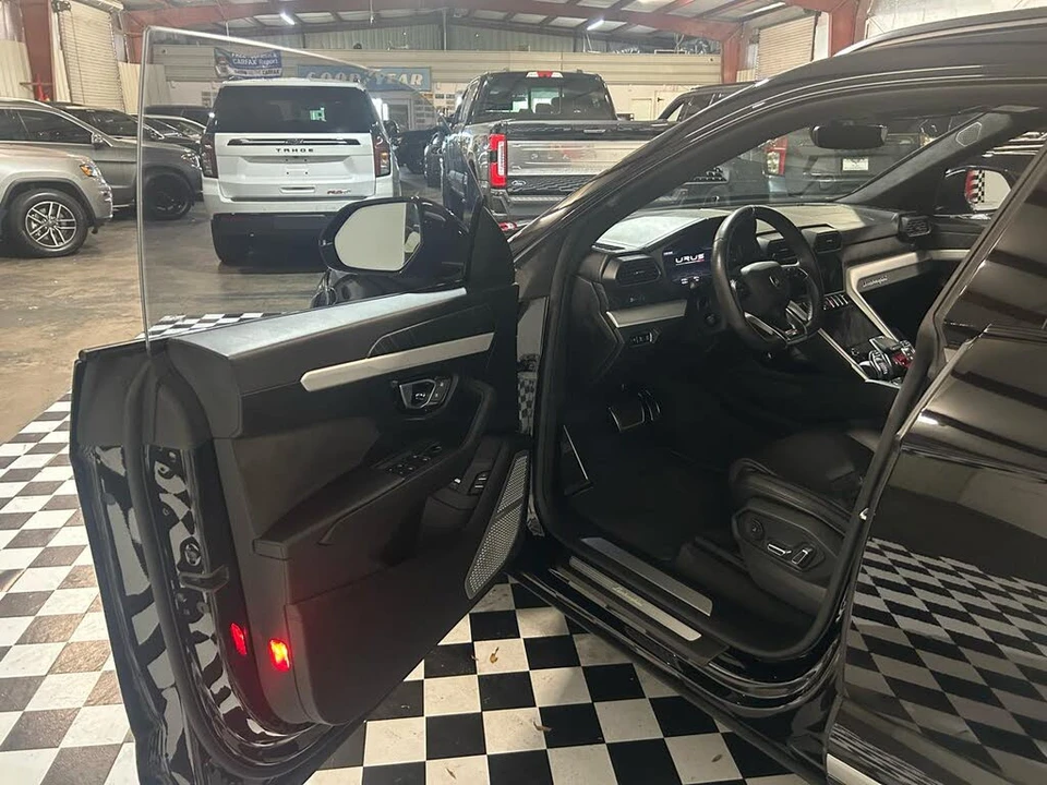 2019 Lamborghini Urus - Image 9 of 31