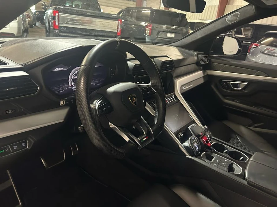2019 Lamborghini Urus - Image 12 of 31