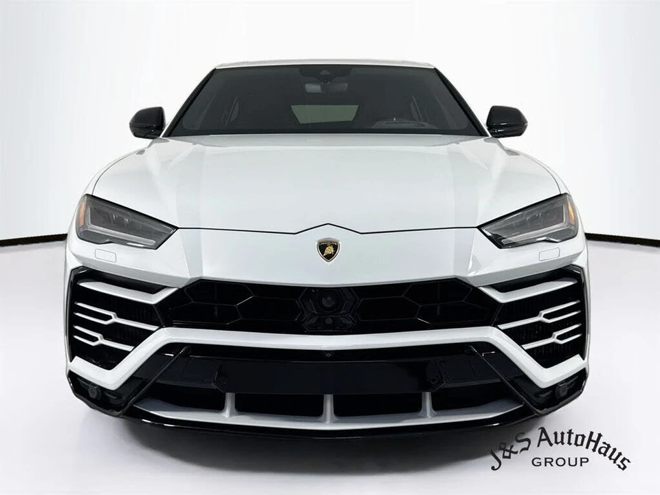 2019 Lamborghini Urus - Image 2 of 31