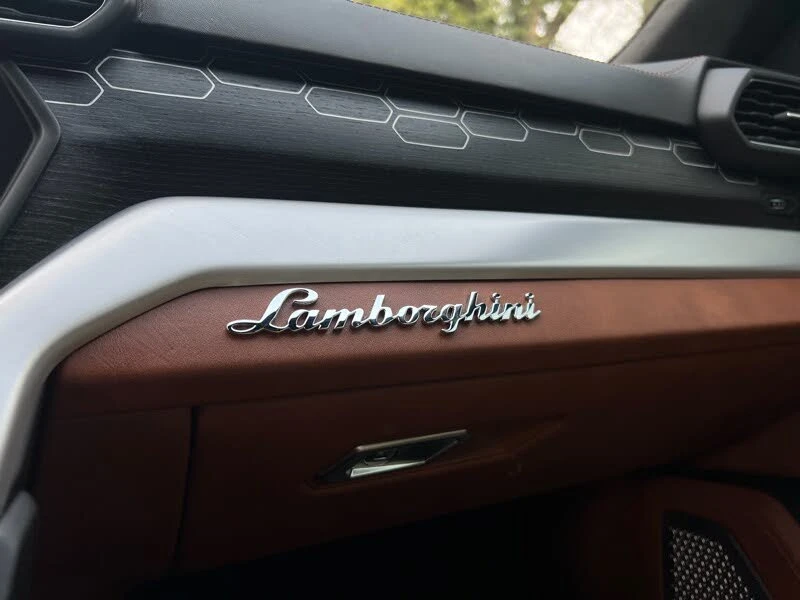 2019 Lamborghini Urus - Image 28 of 31
