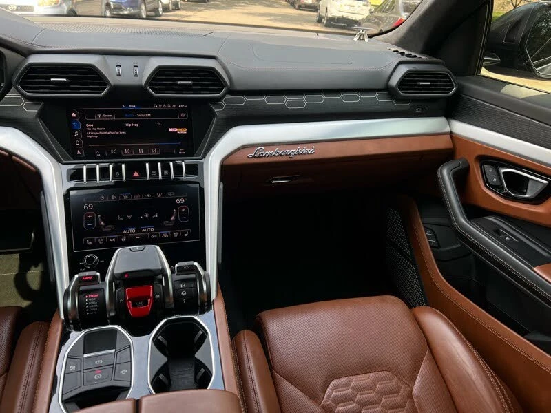 2019 Lamborghini Urus - Image 9 of 31