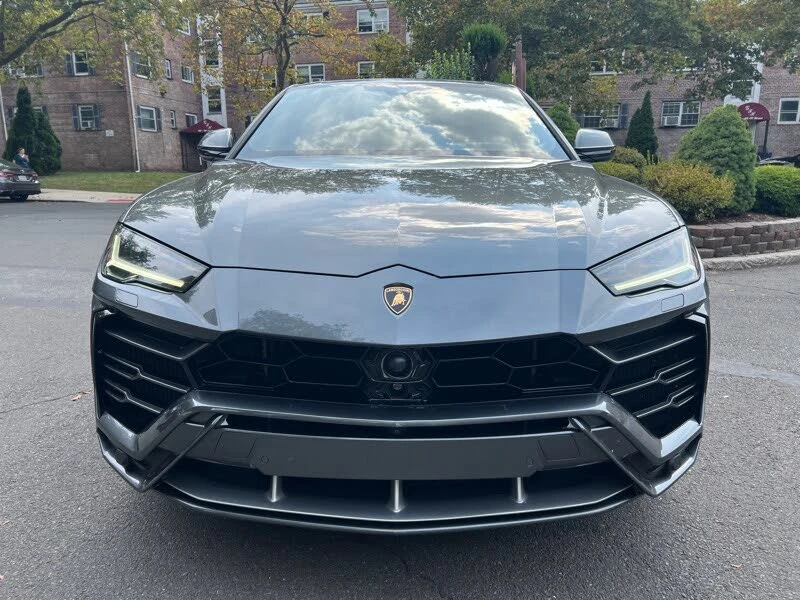2019 Lamborghini Urus - Image 2 of 31