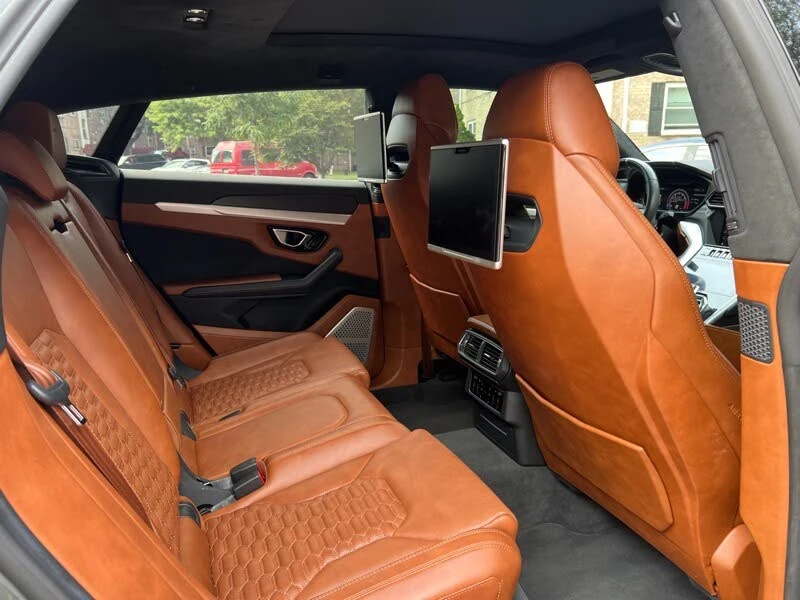 2019 Lamborghini Urus - Image 29 of 31