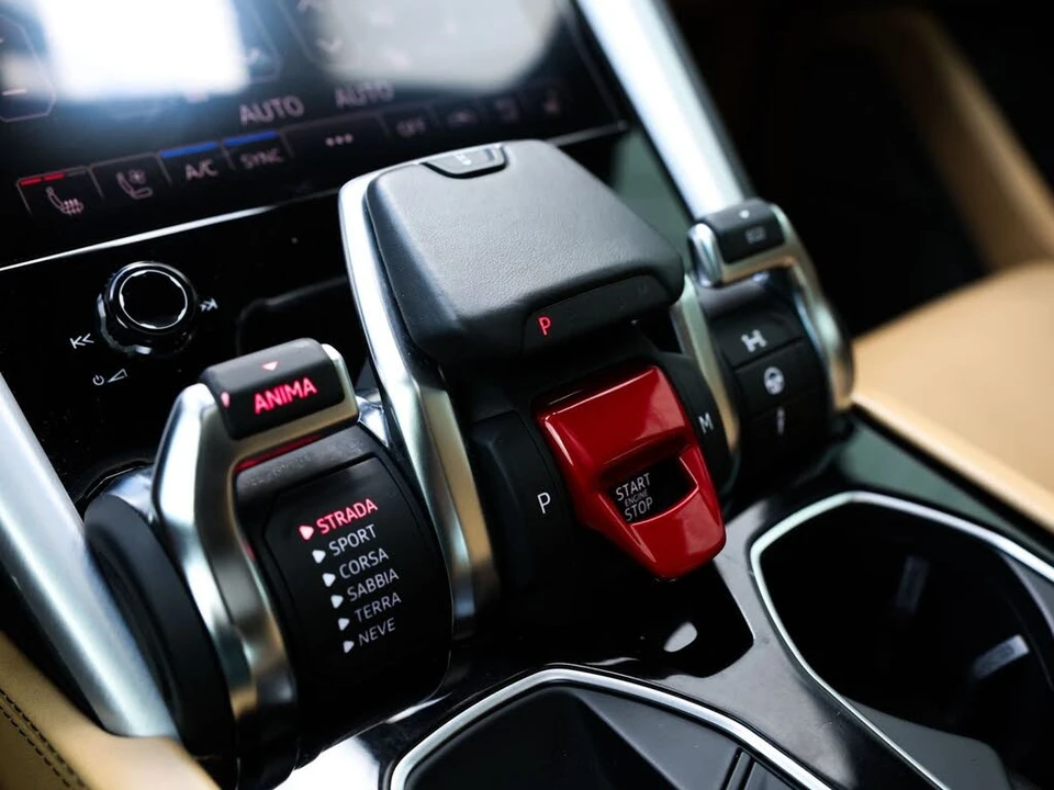 2019 Lamborghini Urus - Image 15 of 31