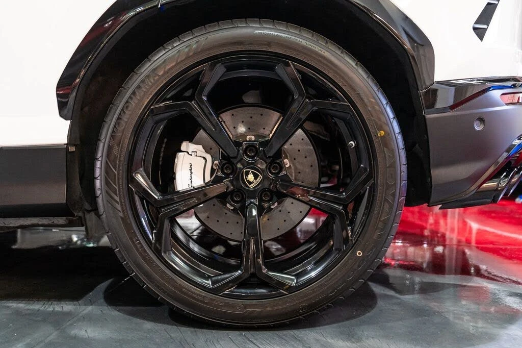 2019 Lamborghini Urus - Image 28 of 31