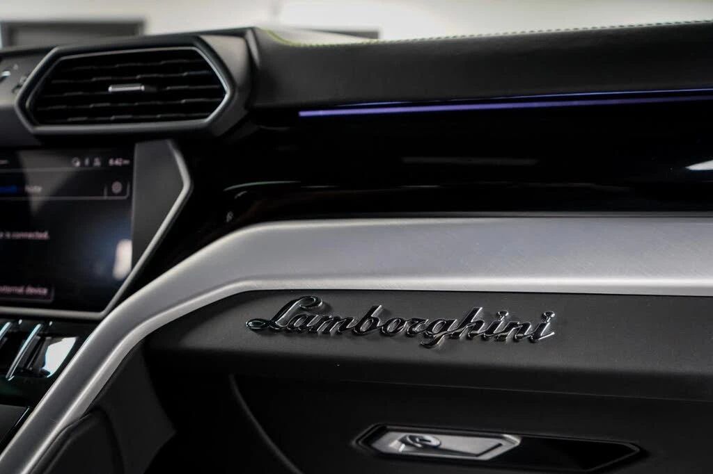 2019 Lamborghini Urus - Image 25 of 30