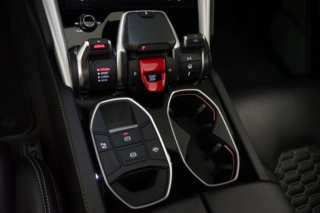 2019 Lamborghini Urus - Image 28 of 31
