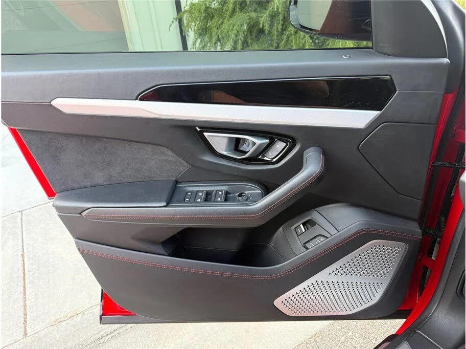 2019 Lamborghini Urus - Image 28 of 31