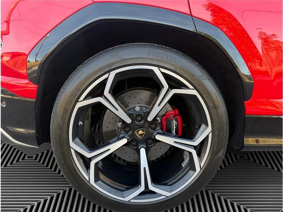 2019 Lamborghini Urus - Image 14 of 31