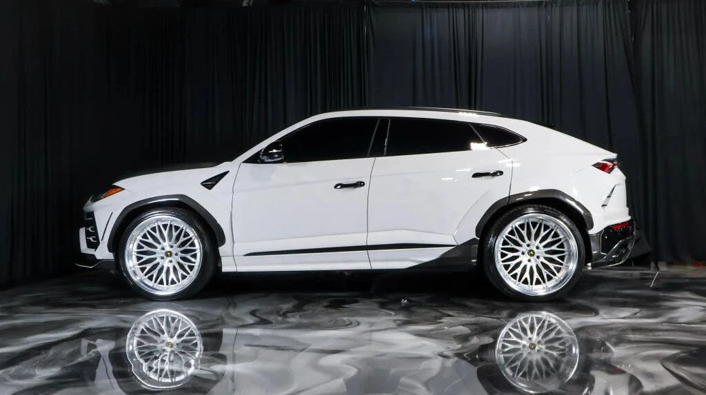 2019 Lamborghini Urus - Image 2 of 31