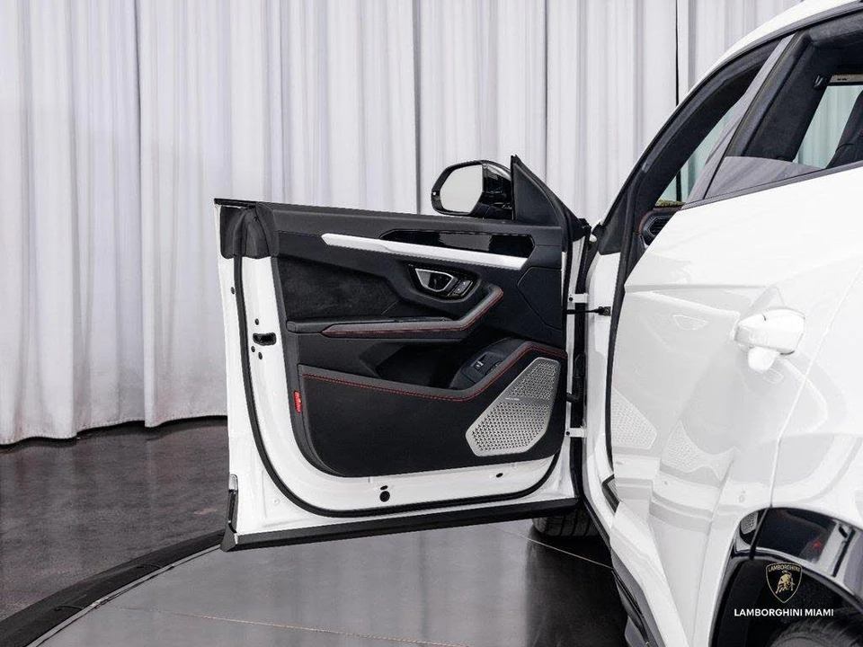 2019 Lamborghini Urus - Image 17 of 31