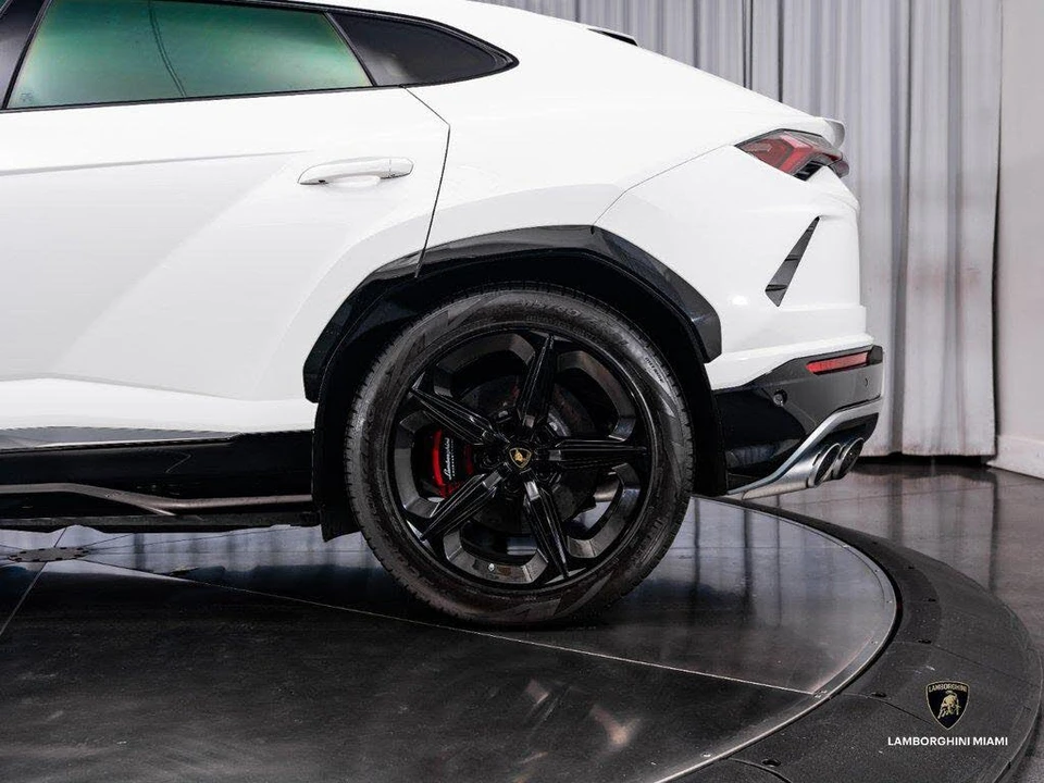 2019 Lamborghini Urus - Image 7 of 31