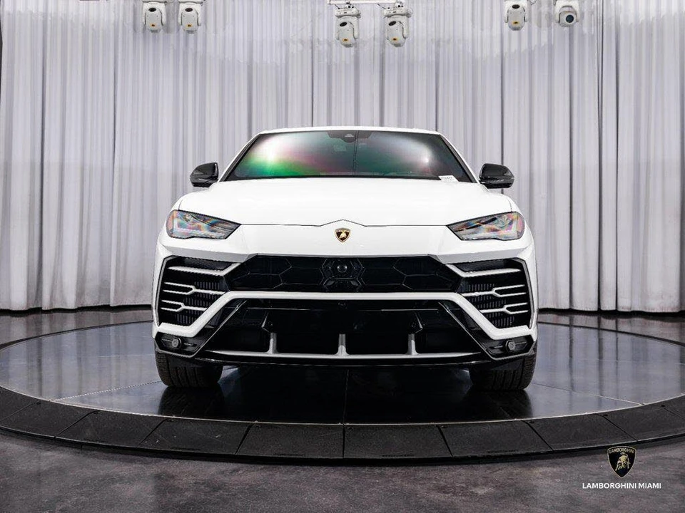 2019 Lamborghini Urus - Image 2 of 31