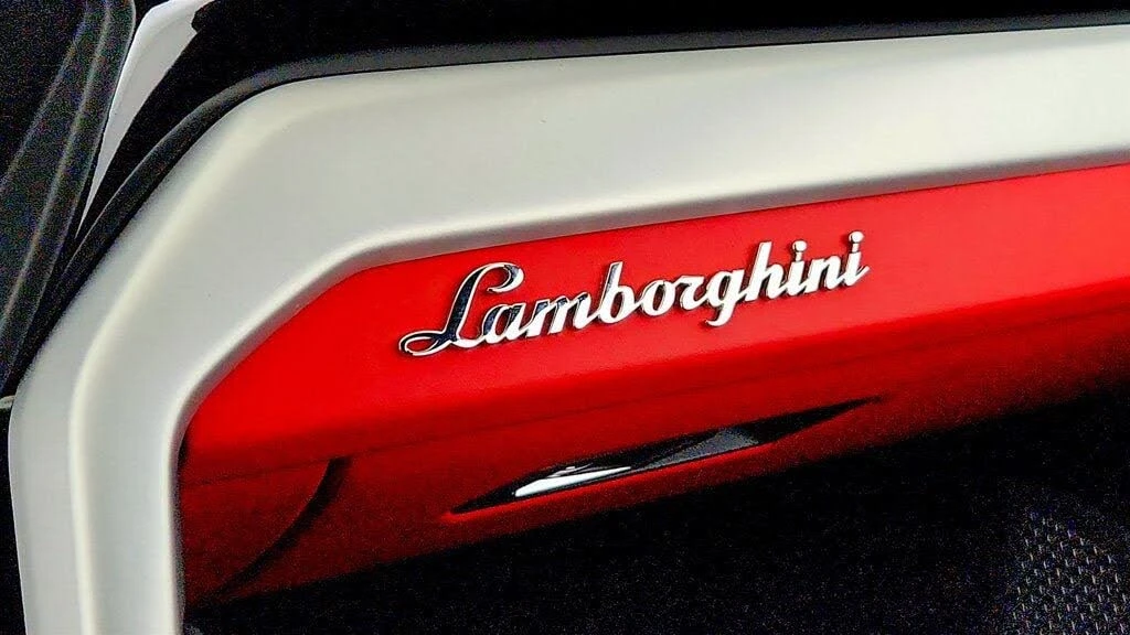 2019 Lamborghini Urus - Image 28 of 31