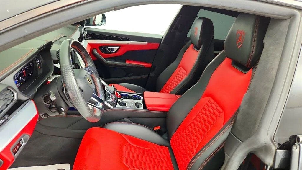 2019 Lamborghini Urus - Image 29 of 31