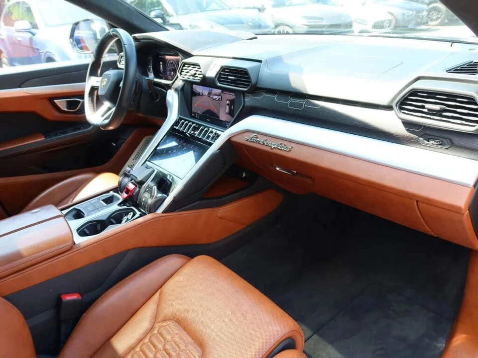 2019 Lamborghini Urus - Image 25 of 30