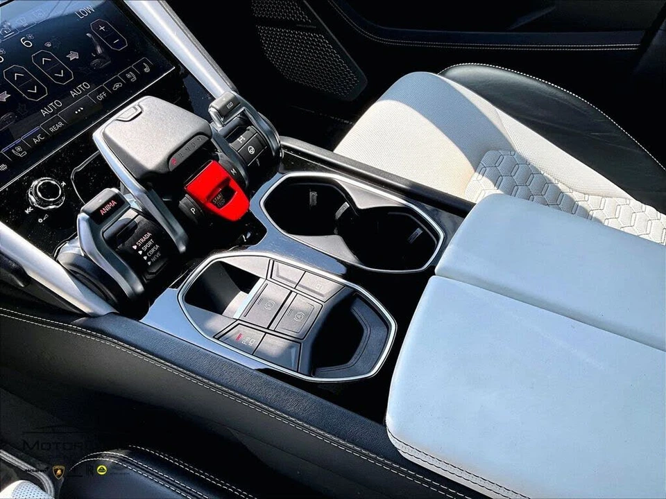 2019 Lamborghini Urus - Image 16 of 30
