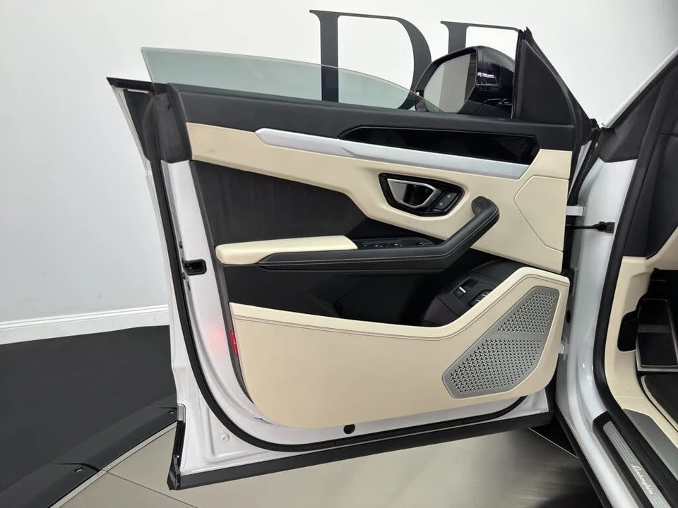 2019 Lamborghini Urus - Image 16 of 26