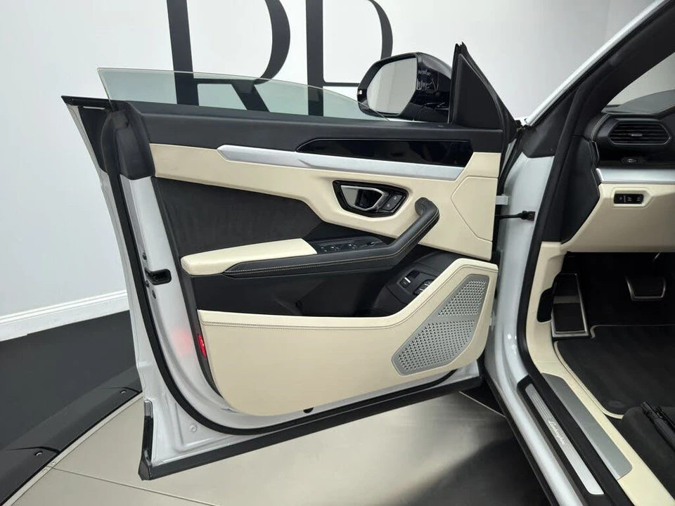 2019 Lamborghini Urus - Image 14 of 26