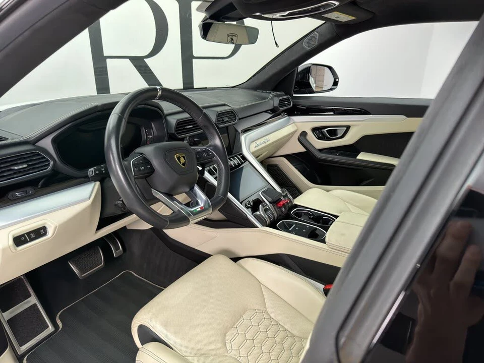 2019 Lamborghini Urus - Image 2 of 26