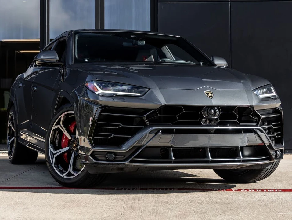 2019 Lamborghini Urus - Image 2 of 31
