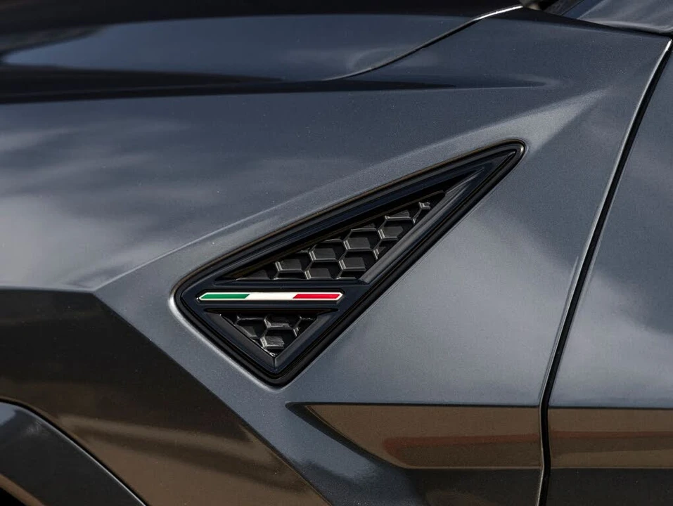 2019 Lamborghini Urus - Image 14 of 31