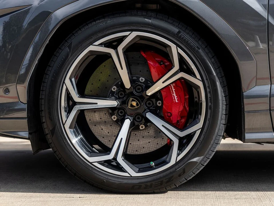 2019 Lamborghini Urus - Image 13 of 31