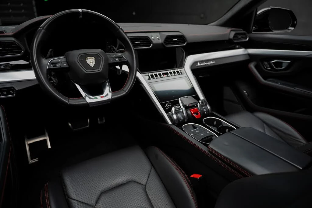 2019 Lamborghini Urus - Image 2 of 31