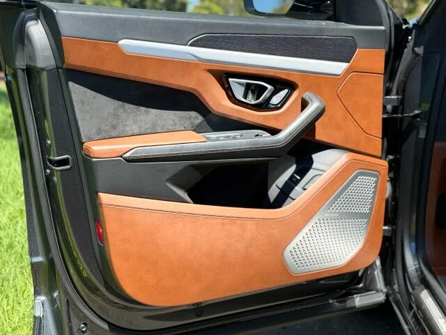 2019 Lamborghini Urus - Image 16 of 31
