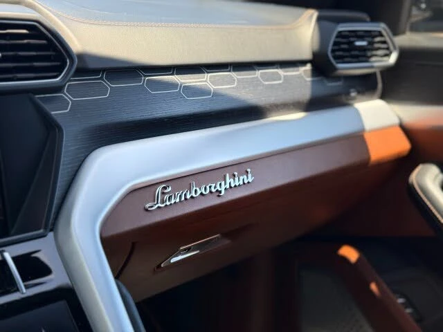 2019 Lamborghini Urus - Image 26 of 31