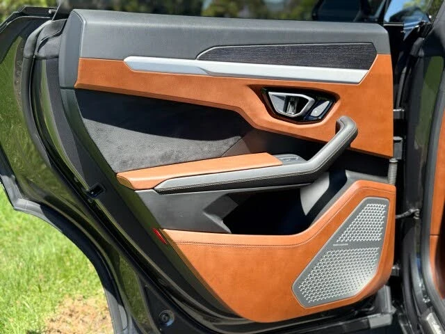 2019 Lamborghini Urus - Image 29 of 31