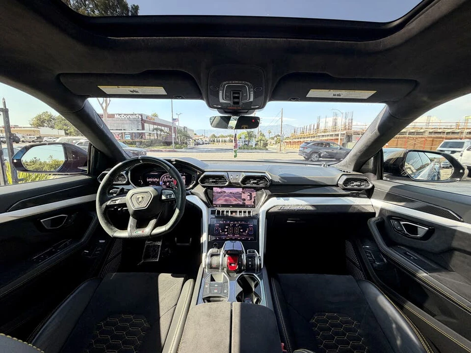 2019 Lamborghini Urus - Image 13 of 25