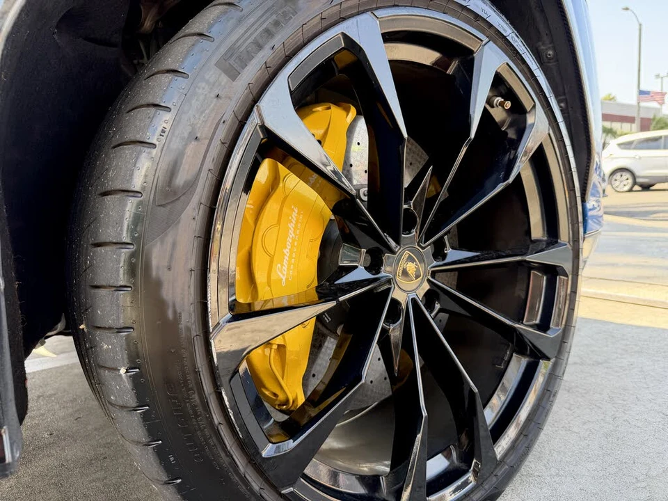 2019 Lamborghini Urus - Image 25 of 25