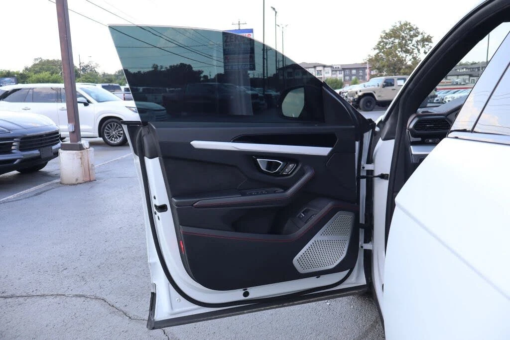2019 Lamborghini Urus - Image 18 of 31