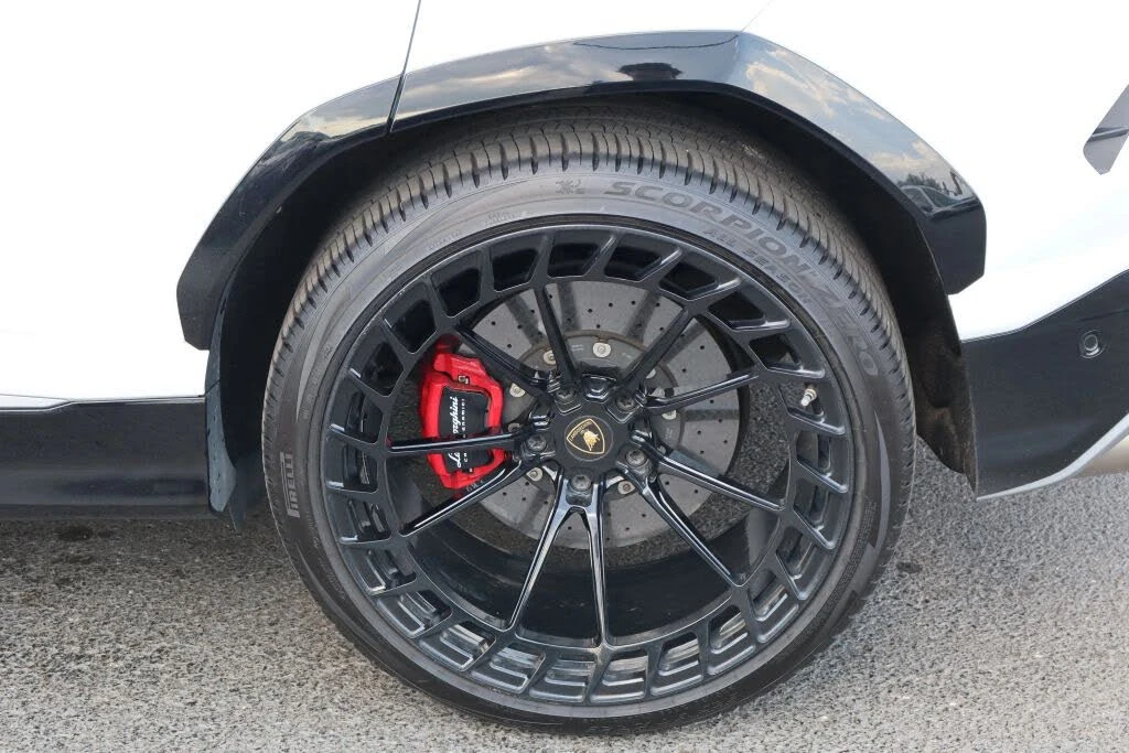 2019 Lamborghini Urus - Image 10 of 31