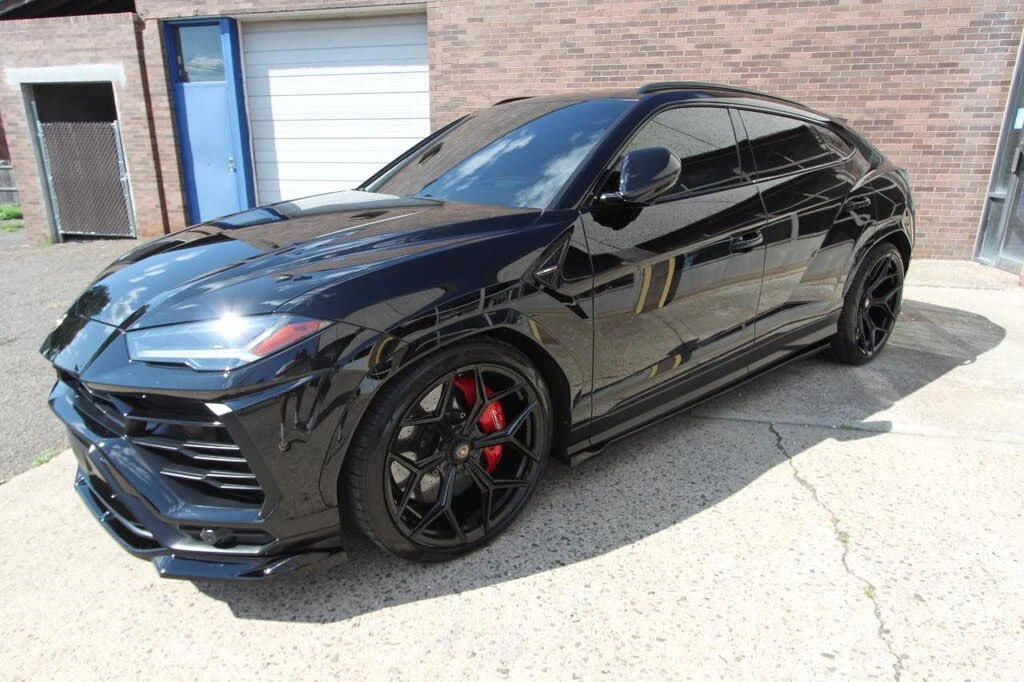 2019 Lamborghini Urus - Image 2 of 31