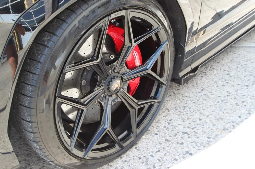 2019 Lamborghini Urus - Image 15 of 31