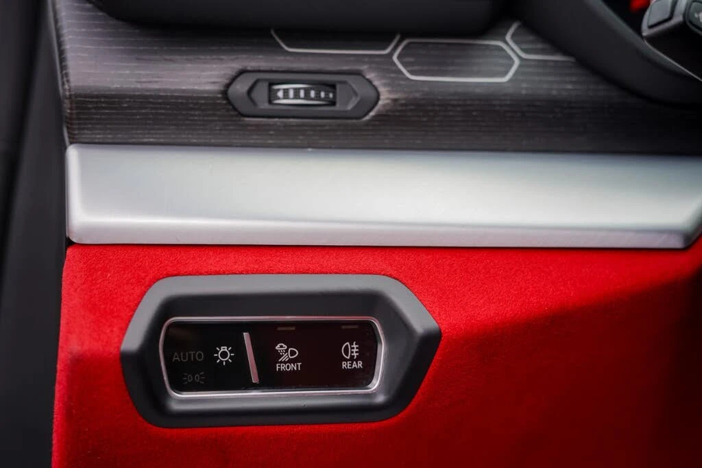 2019 Lamborghini Urus - Image 16 of 21