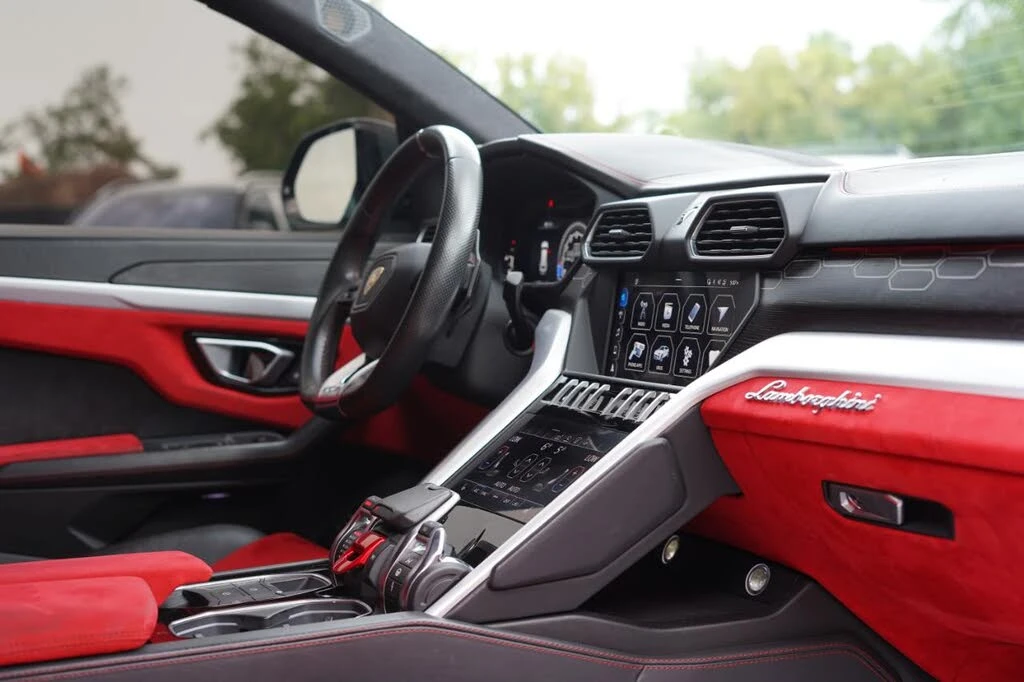 2019 Lamborghini Urus - Image 12 of 21
