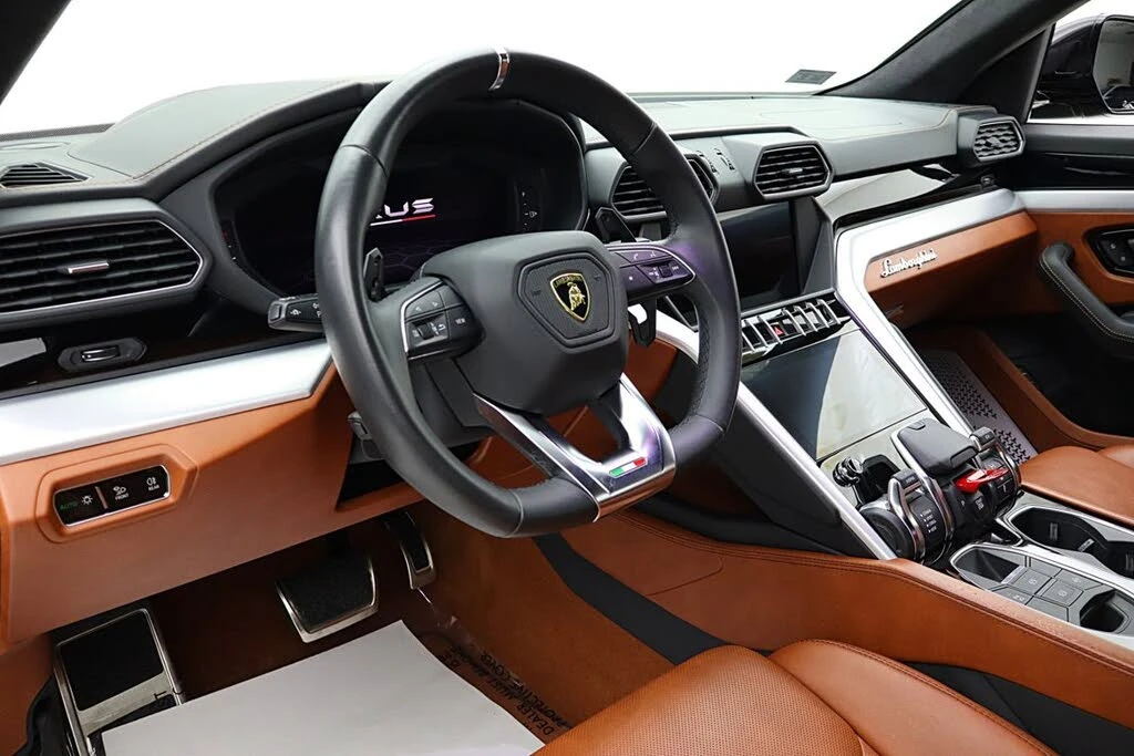 2019 Lamborghini Urus - Image 29 of 31