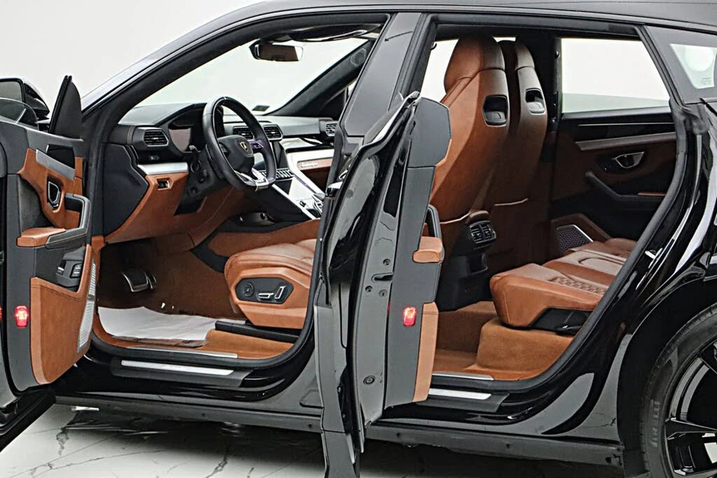 2019 Lamborghini Urus - Image 7 of 31